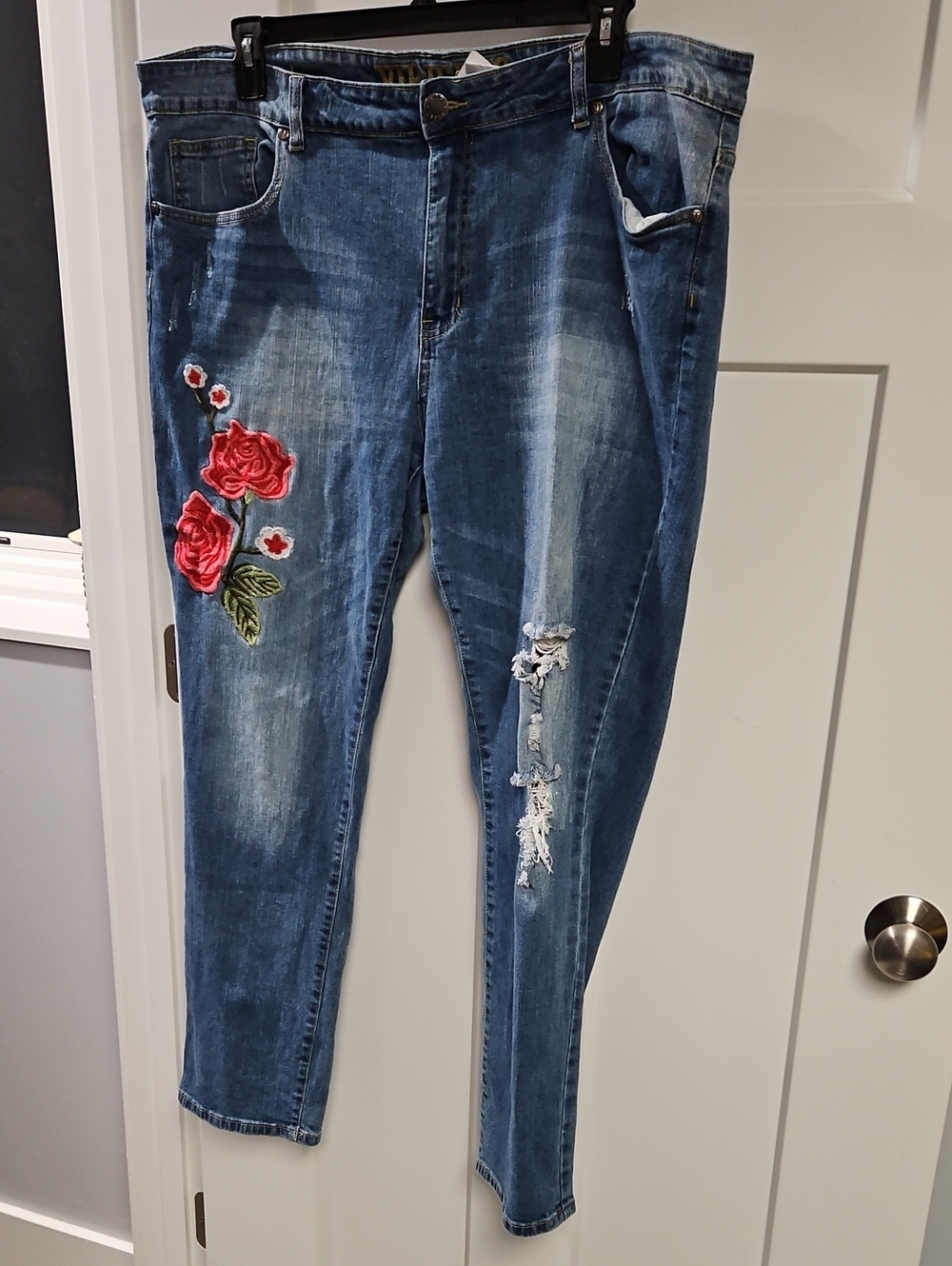 VIP Blue Straight-Leg Jeans with Red Rose Embroidery